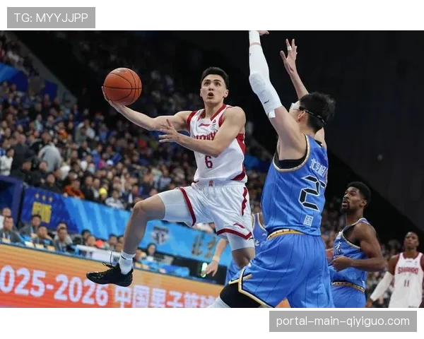 【2026年4月CBA联赛肋部渗透与纵深突破分析·赛后·通讯通讯：跟随体能训练师，了解CBA球员如何在赛季中保持爆发力与速度